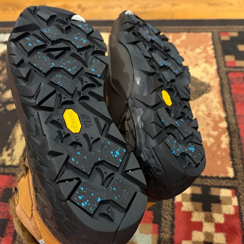 Womens merrell aurora 6+ ice winter boot with vibram soles and faux fur